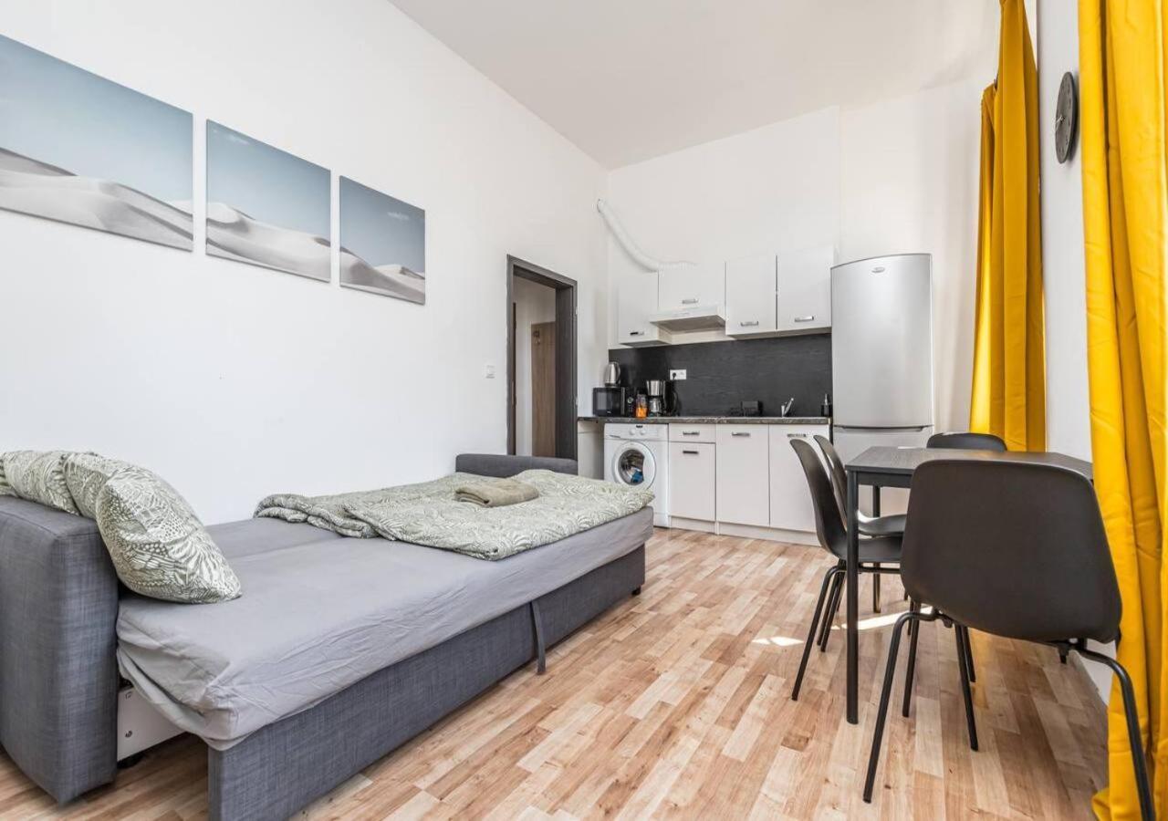 Crimson Charm Apartment Prague Exterior photo